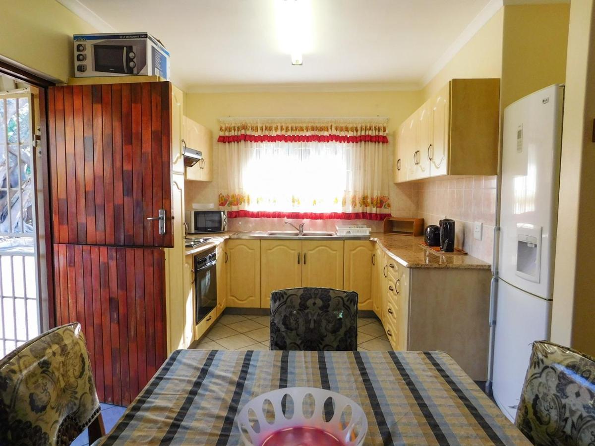 Mama Mia Cottages Oslo Beach Port Shepstone Exterior foto